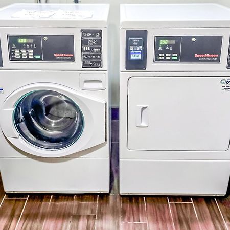 クオリティー イン セリンズグローブ エクステリア 写真